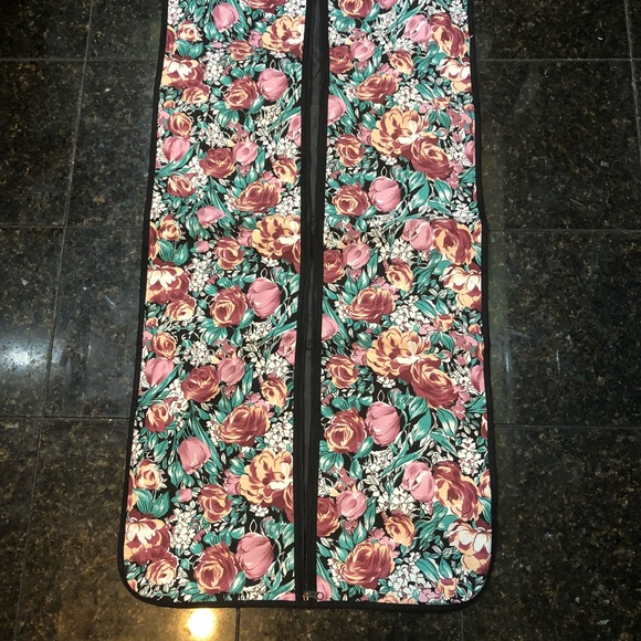 - No brand garment zipper up 46/22 floral bag - Picture 2 of 7